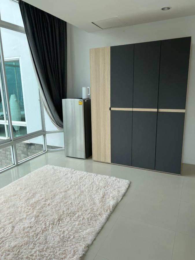 The Chu Cafe / Guesthouse Nai Harn Bagian luar foto