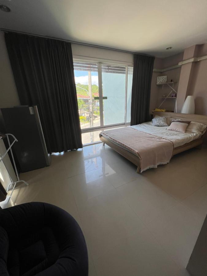 The Chu Cafe / Guesthouse Nai Harn Bagian luar foto