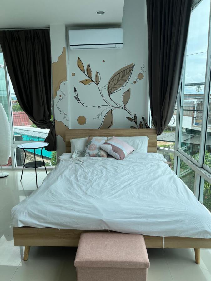 The Chu Cafe / Guesthouse Nai Harn Bagian luar foto